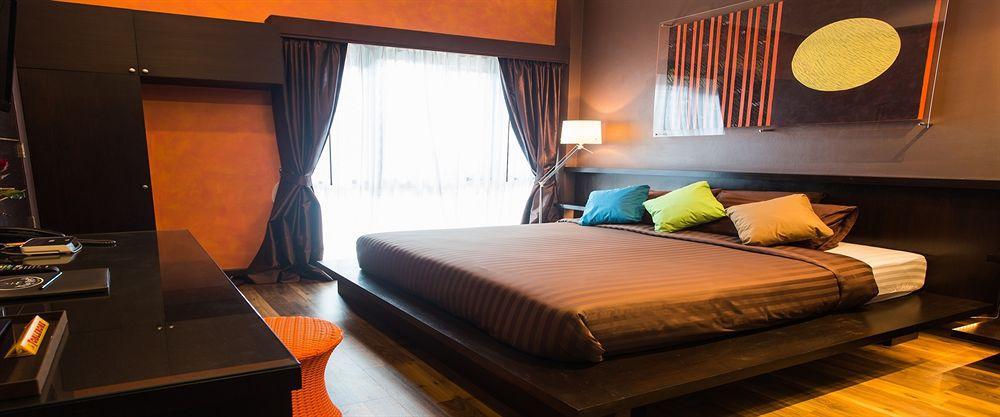 Third Rock Hostel バンコク都 エクステリア 写真