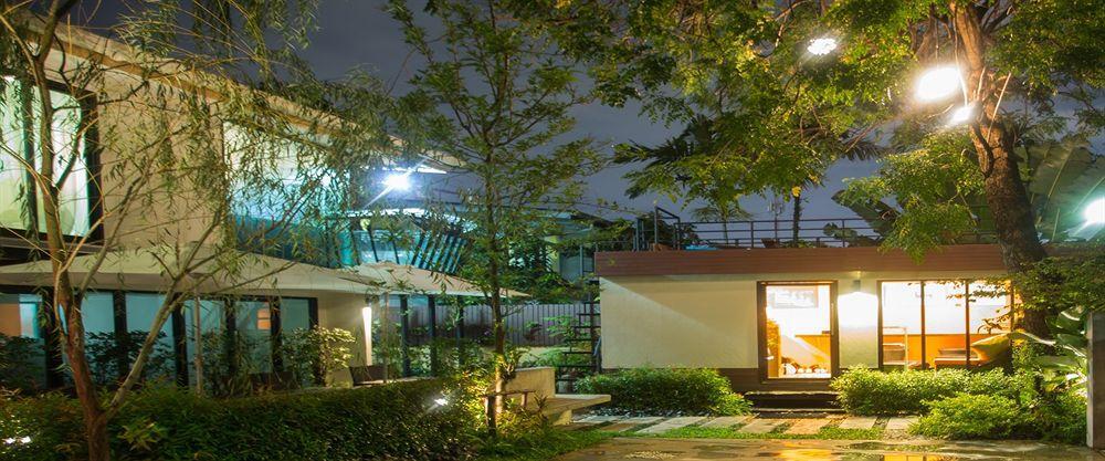 Third Rock Hostel バンコク都 エクステリア 写真