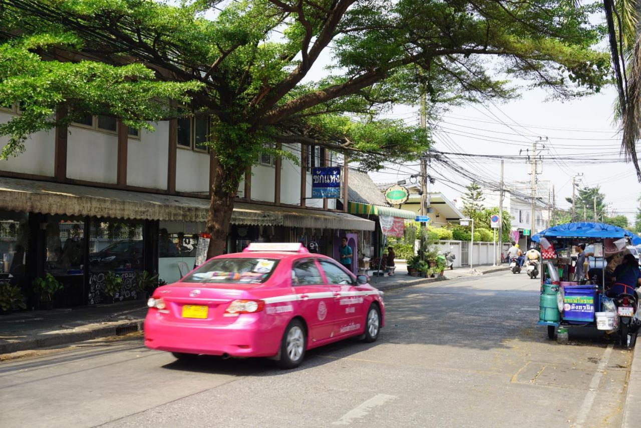 Third Rock Hostel バンコク都 エクステリア 写真
