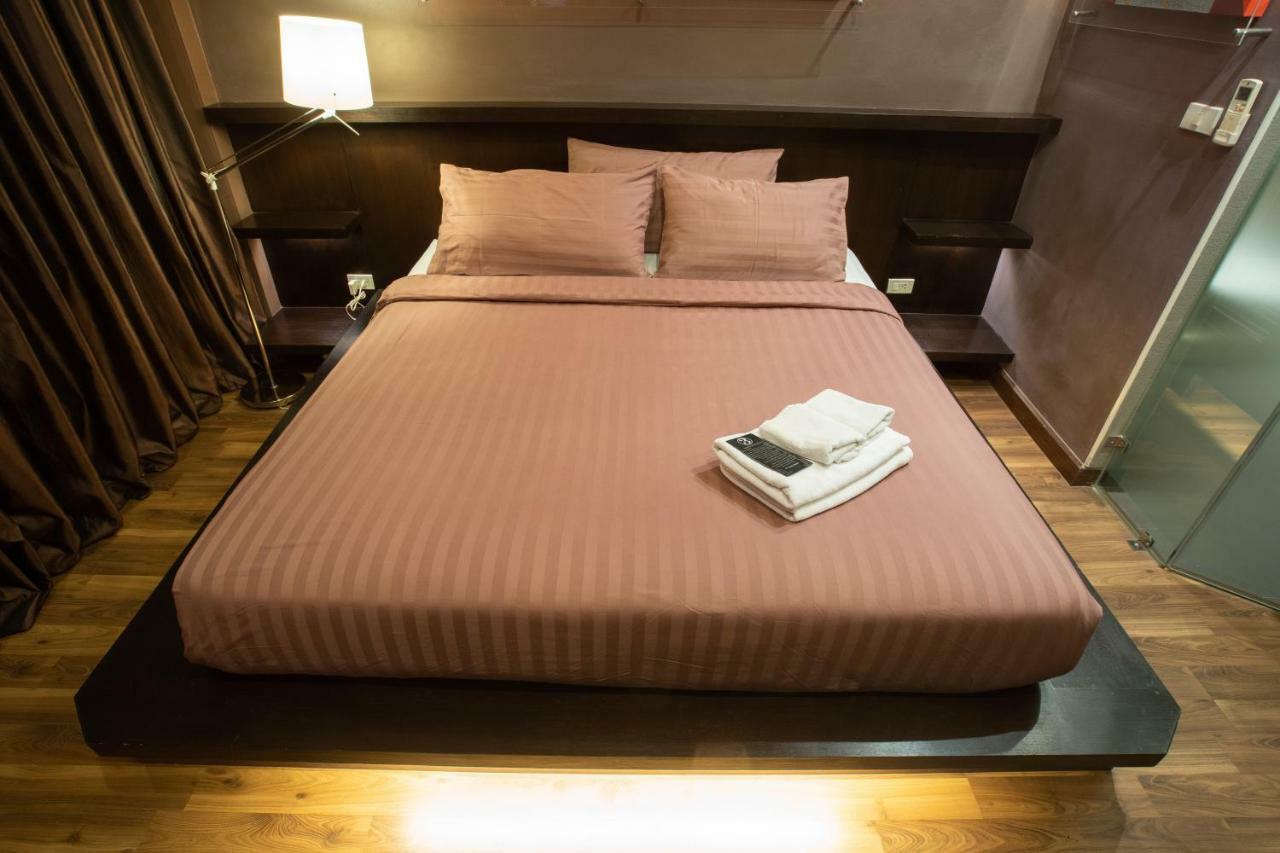Third Rock Hostel バンコク都 エクステリア 写真
