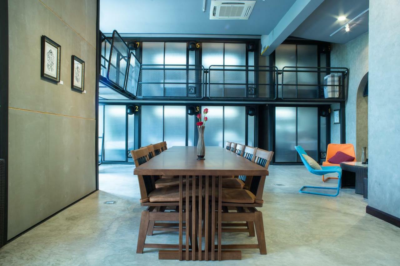 Third Rock Hostel バンコク都 エクステリア 写真