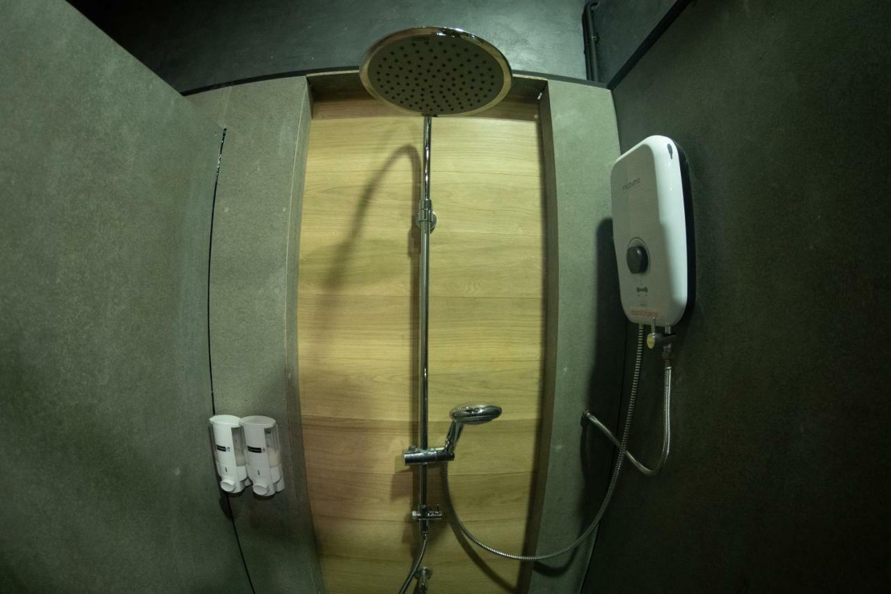 Third Rock Hostel バンコク都 エクステリア 写真
