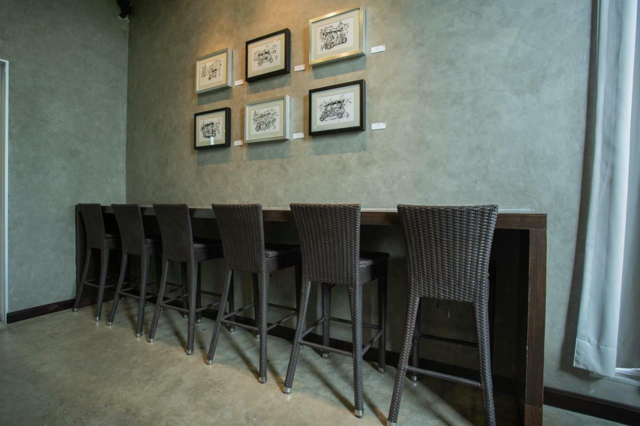 Third Rock Hostel バンコク都 エクステリア 写真