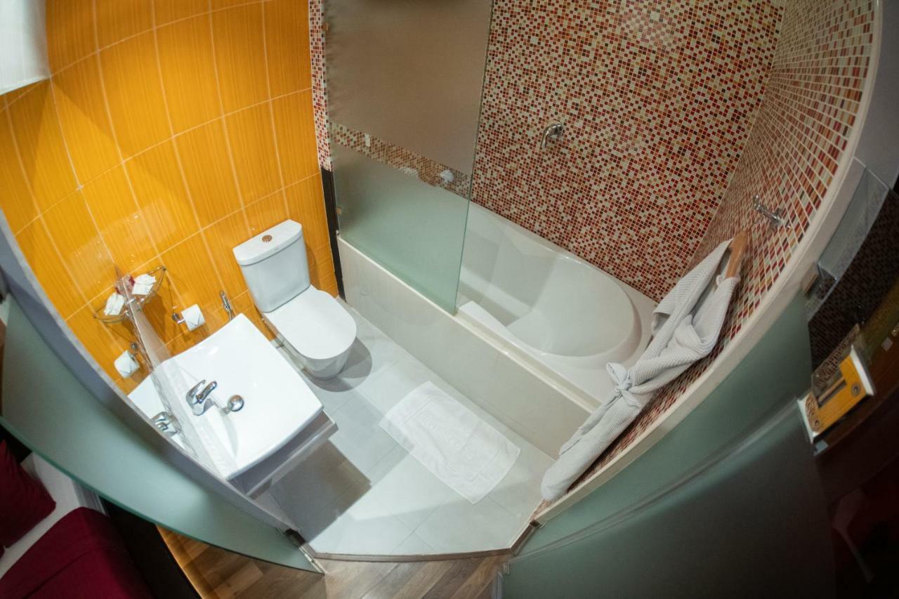 Third Rock Hostel バンコク都 エクステリア 写真