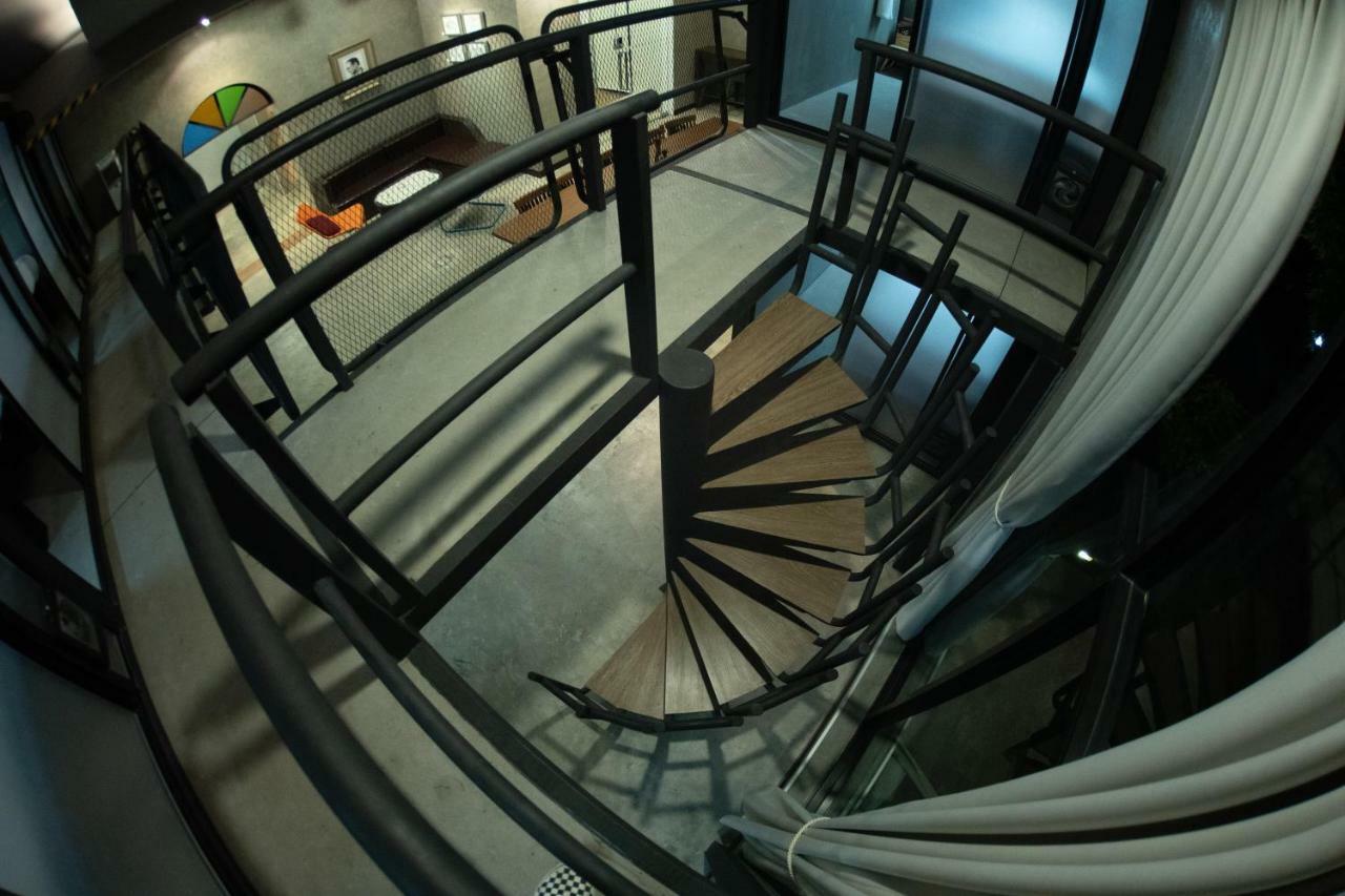 Third Rock Hostel バンコク都 エクステリア 写真